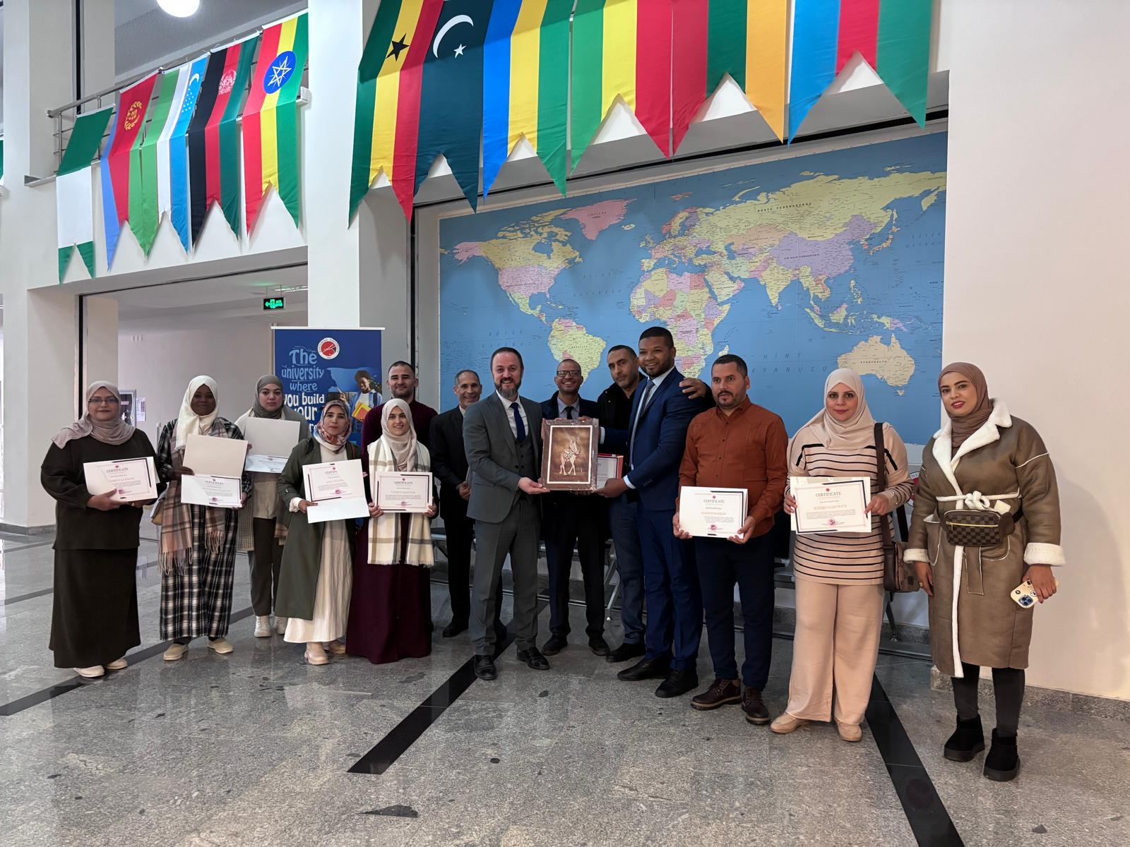 Kasdi Merbah Ouargla Üniversitesi İdari Personeli Kapasite Geliştirme Programı Kapsamında Katılım Sertifikalarını Teslim Aldılar