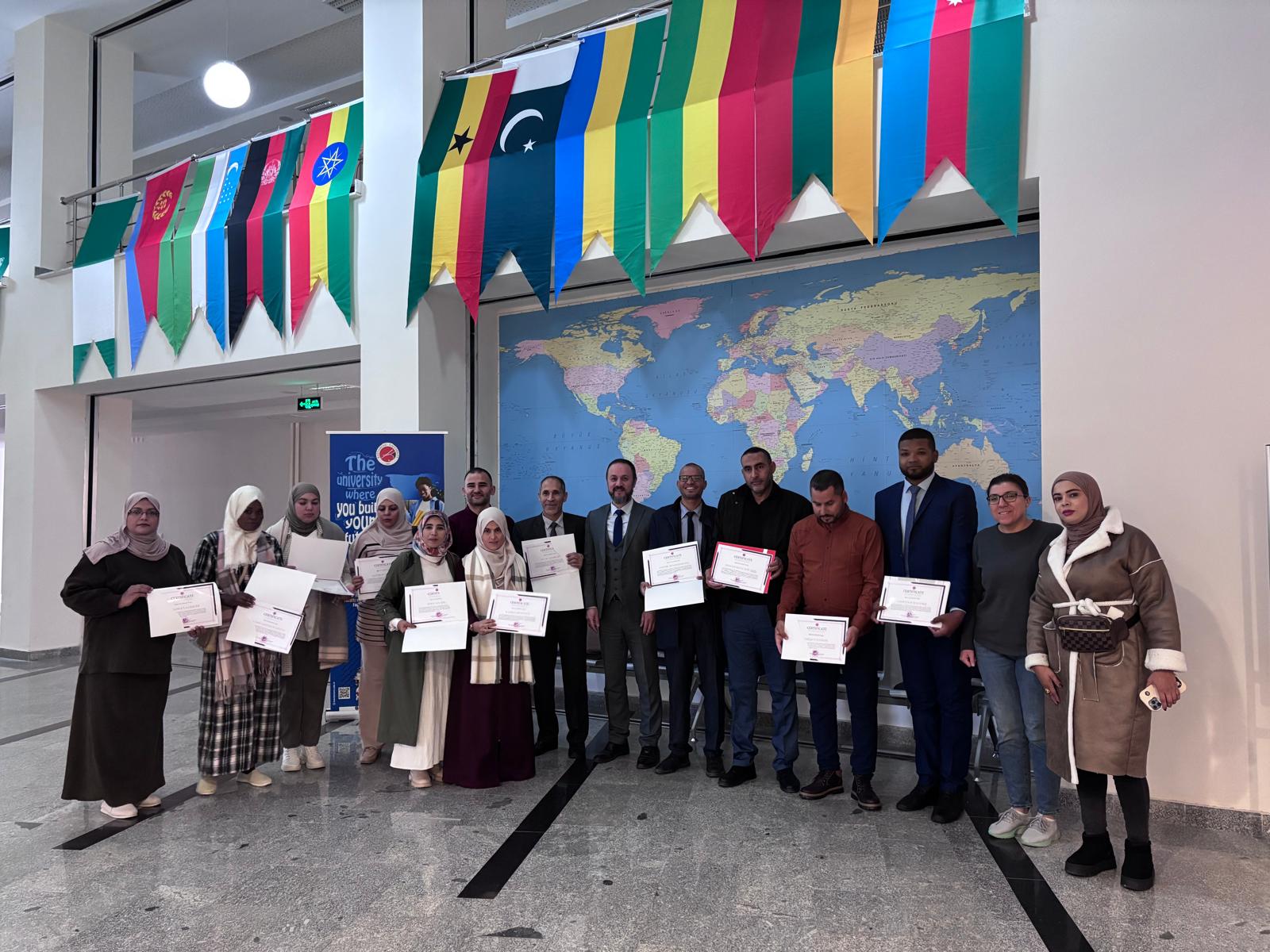 Kasdi Merbah Ouargla Üniversitesi İdari Personeli Kapasite Geliştirme Programı Kapsamında Katılım Sertifikalarını Teslim Aldılar