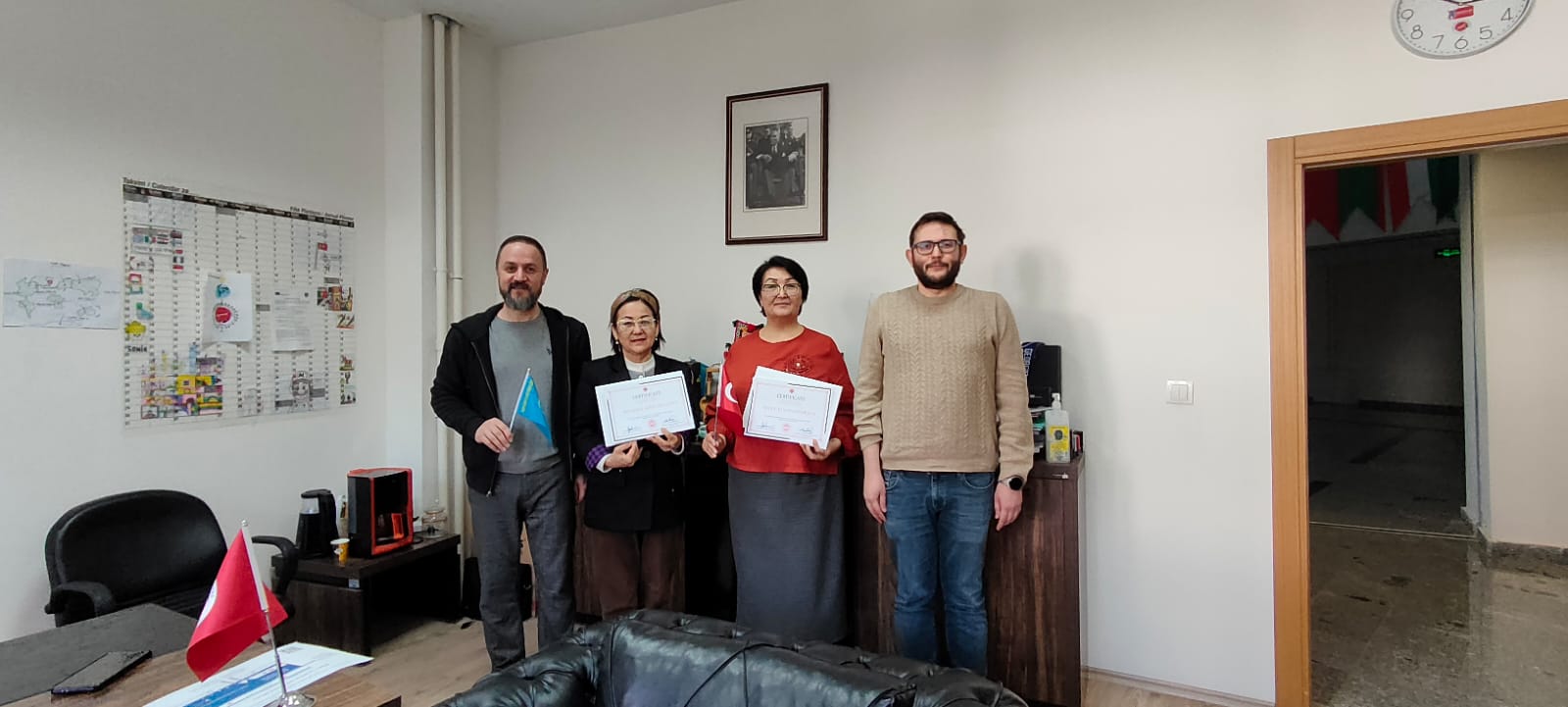 Kazakistan Yessenov Üniversitesi'nden Gelen Akademisyenler Staj Sertifikalarını Aldı