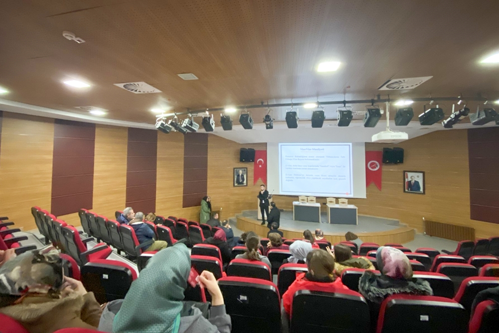 Kastamonu Üniversitesi’nde Uluslararası Öğrencilerin İşlemleri Hakkında Bilgilendirme Toplantısı Düzenlendi